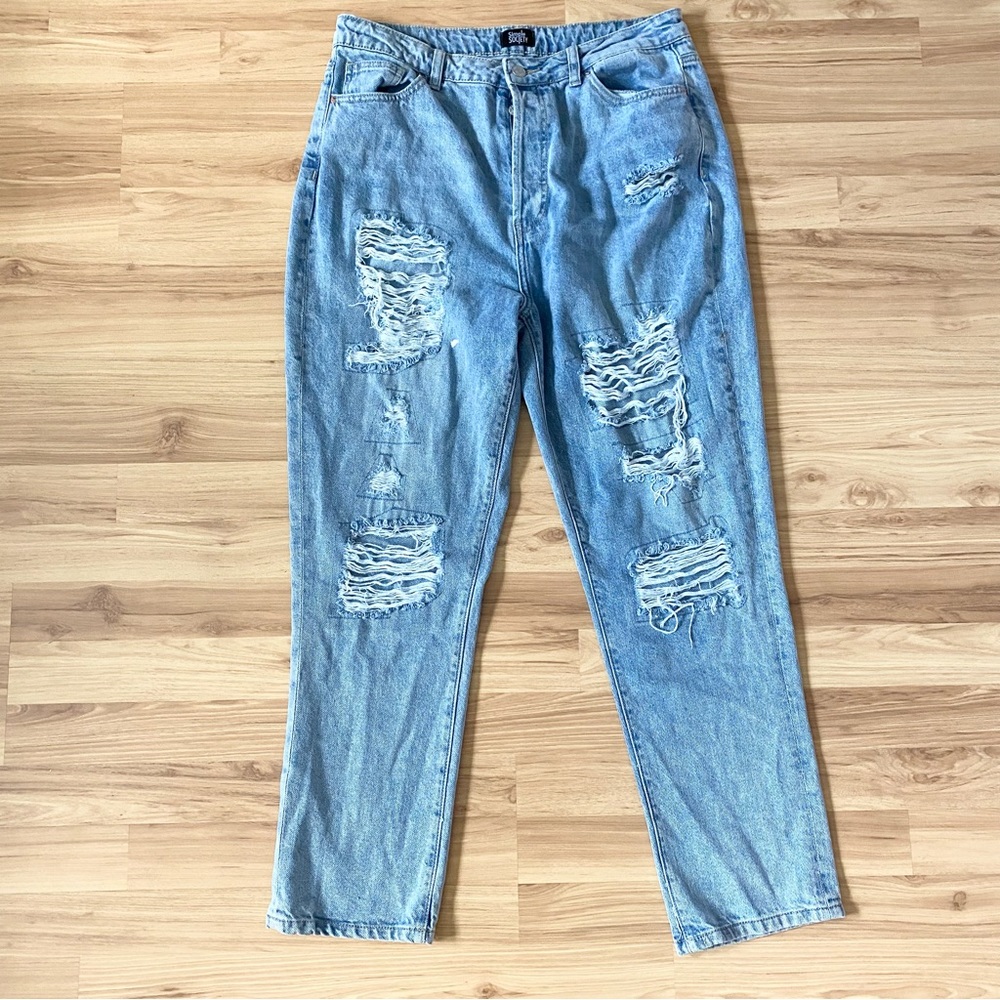 Simple Society Distressed Loose Fit Light Wash Jeans-Size 13/31